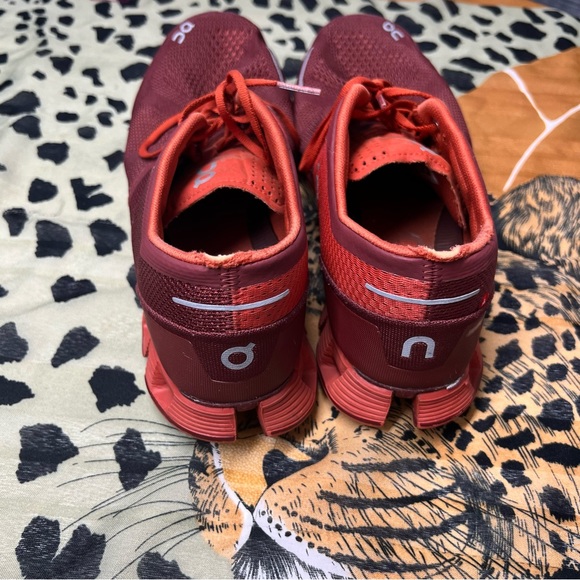 On Cloud Running Shoes - Picture 8 of 9